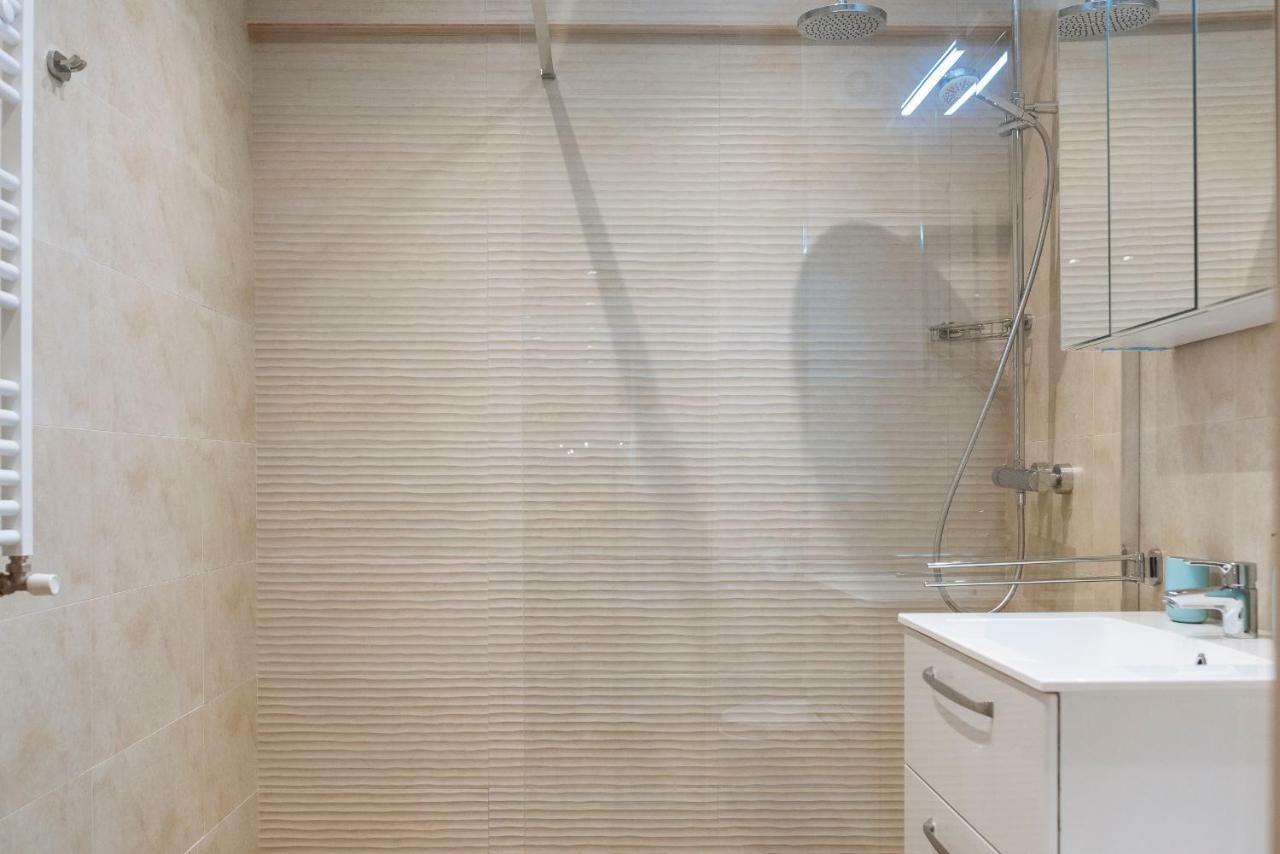 Luxury Flat 8 Near Metro Apartment Bucharest Exterior photo