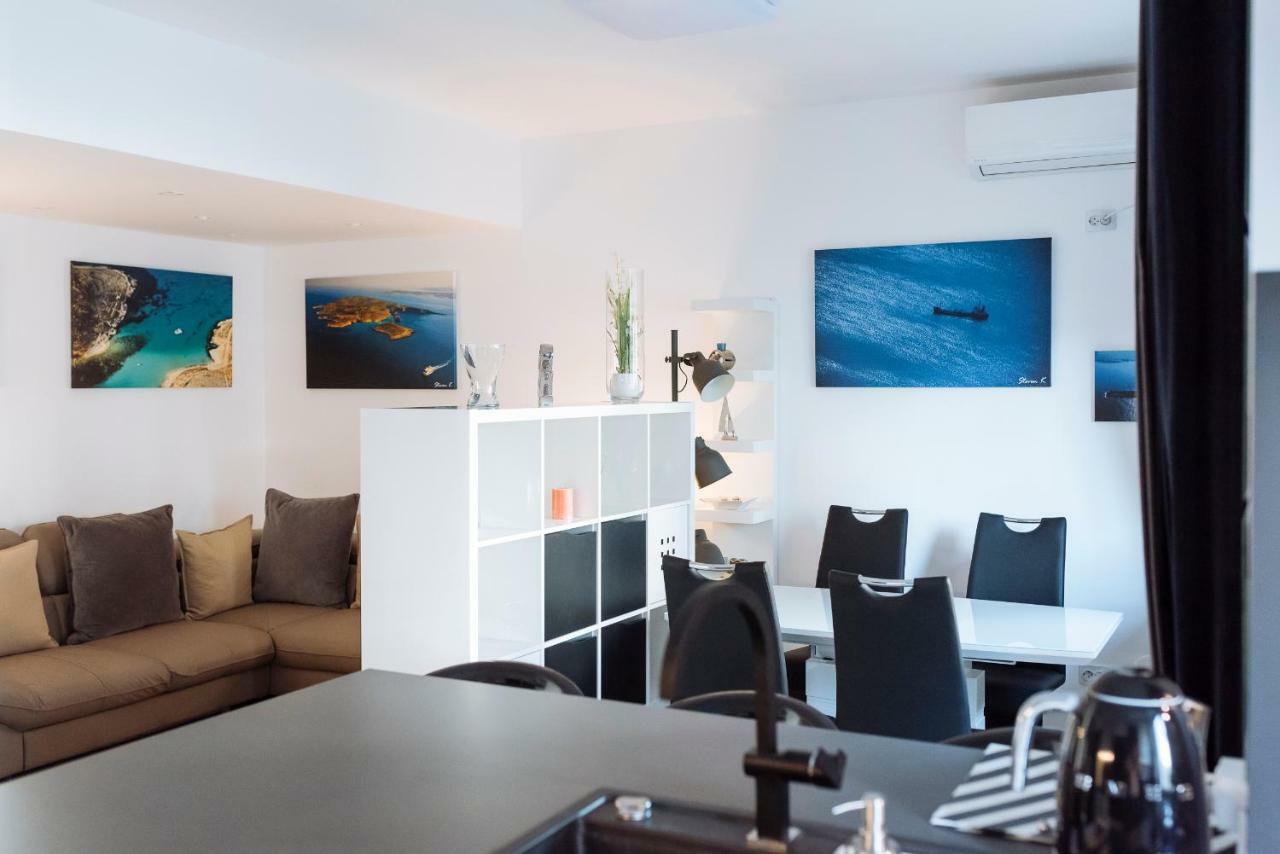 Luxury Flat 8 Near Metro Apartment Bucharest Exterior photo