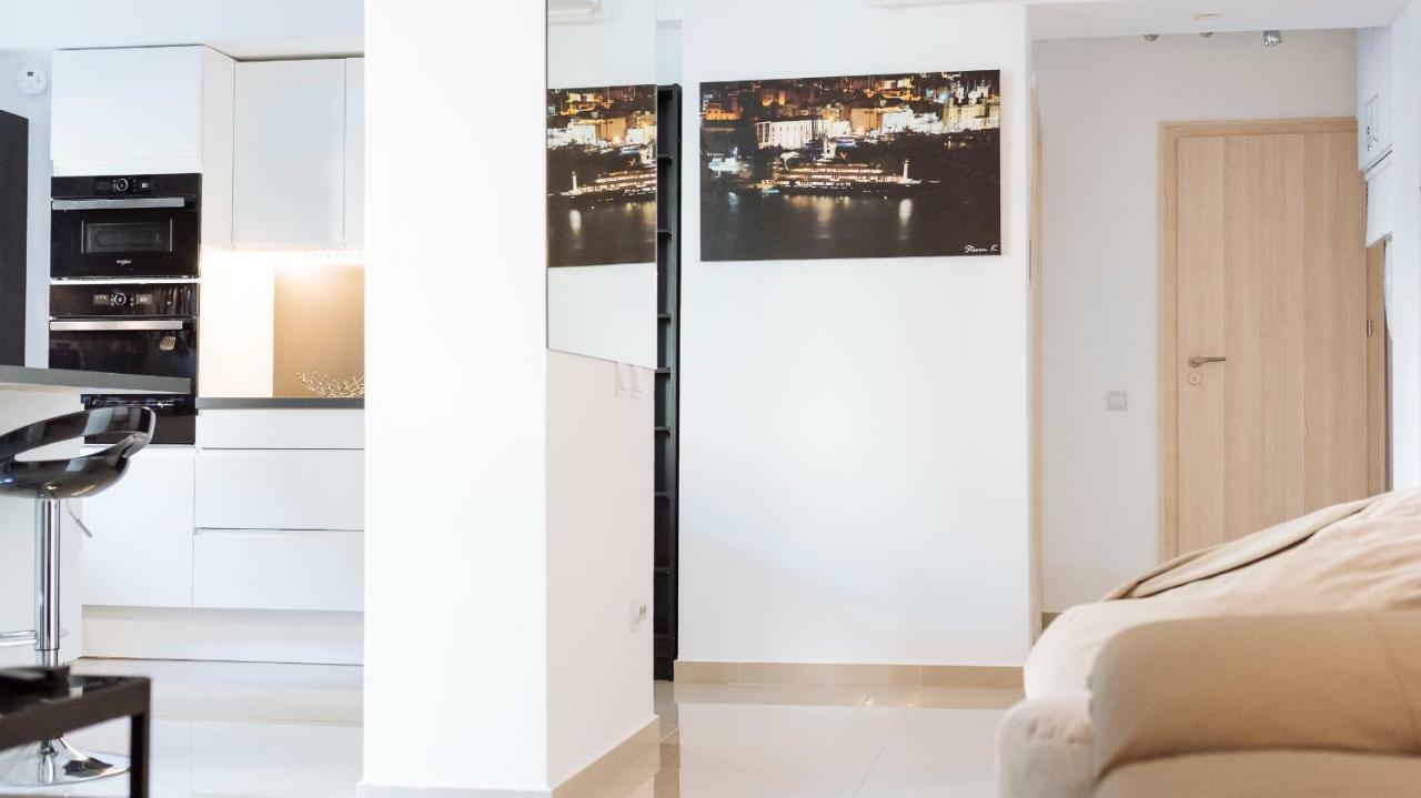 Luxury Flat 8 Near Metro Apartment Bucharest Exterior photo